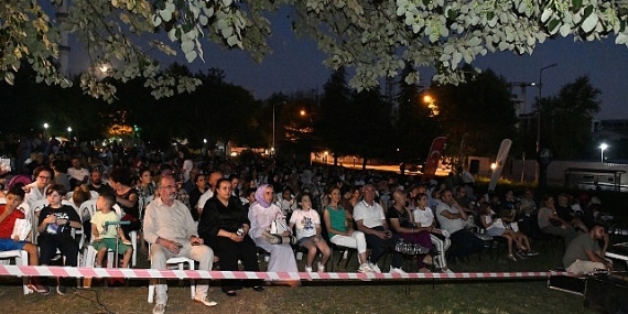Osmangazi’de çocuklar açık hava sinemasında buluştu