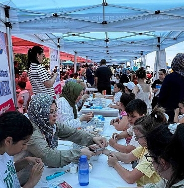 sahilde-senlik-denizde-yaris.jpg