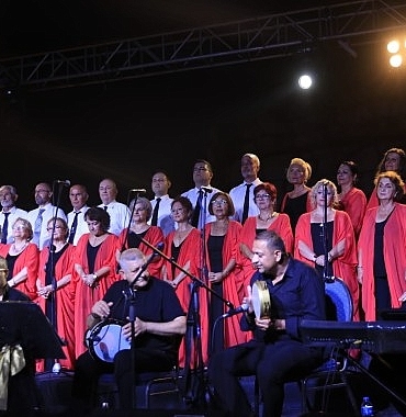 seferihisarda-sanat-ve-dayanisma-yildizlarin-altinda-bulustu.jpg