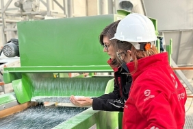 200-bin-pet-sisenin-geri-donusturulmesi-2-bin-168-ton-sera-gazinin-atmosfere-salinmasini-engelliyor.jpg