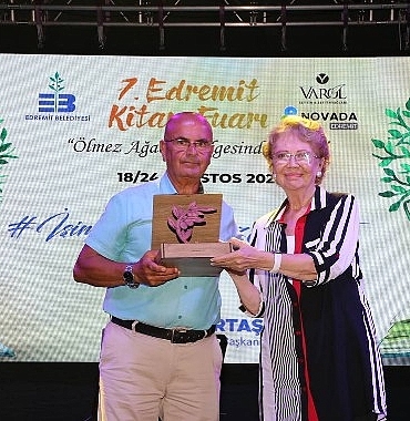 7-edremit-kitap-fuarinda-4-gun-sanat-tarih-ekonomi-ve-umut.jpg