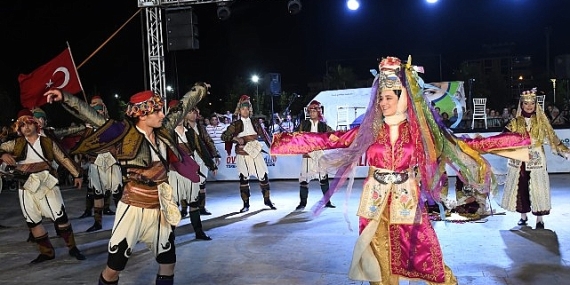 8 Ülke Torbalı’da Buluştu: Halk Dansları Geceye Damga Vurdu