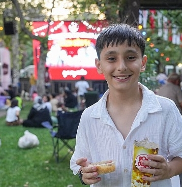 adnan-menderes-parkinda-yesilcam-coskusu.jpg
