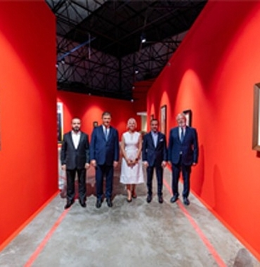 ataturk-ve-refik-anadol-sergileri-izmirliler-ile-bulusuyor.jpg