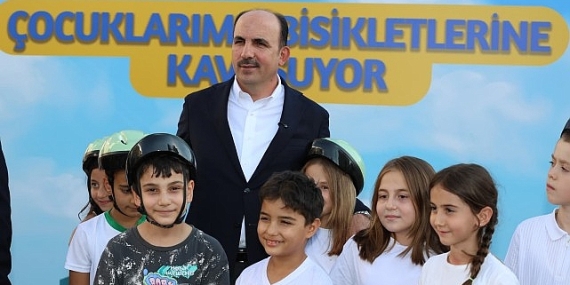 Başkan Altay 40 Gün Sabah Namazına Giderek Bisiklet Kazanan Çocuklarla Buluştu