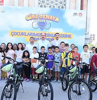baskan-altay-gule-oynaya-camiye-gel-projesinde-12-binden-fazla-cocuk-bisikletlerine-kavustu.jpg