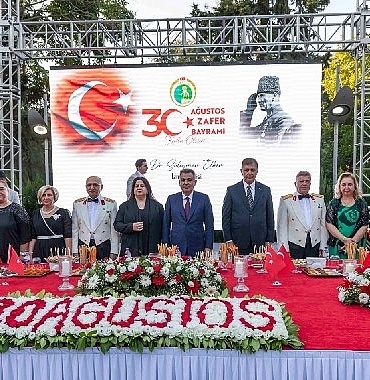 baskan-tugay-30-agustos-zafer-bayrami-resepsiyonuna-katildi.jpg