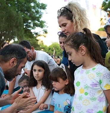 bayrakli-sokak-festivalinde-cocuklar-doyasiya-eglendi.jpg