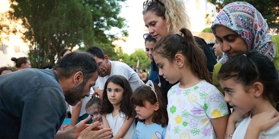 Bayraklı Sokak Festivali’nde çocuklar doyasıya eğlendi