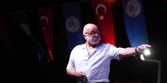 Boğaziçi’nde Şiir ve Müzik Eşliğinde Sanat Dolu Bir Akşam Yaşandı