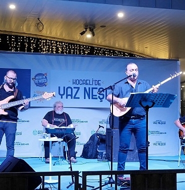 bu-konser-kocaelilileri-mest-etti.jpg