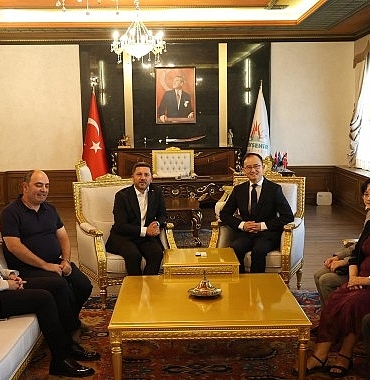 cin-halk-cumhuriyeti-buyukelcisi-xuebin-belediye-baskani-ariyi-ziyaret-etti.jpg