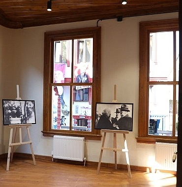 cumhuriyet-galerisi-kapilarini-aciyor.jpg
