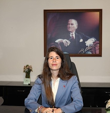 cumhuriyetin-102-yilinda-kadin-liderler-cesmede-bulusacak.jpg