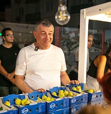 dalinda-kuruyan-bardacigi-belediye-aldi-halka-ucretsiz-dagitti.jpg