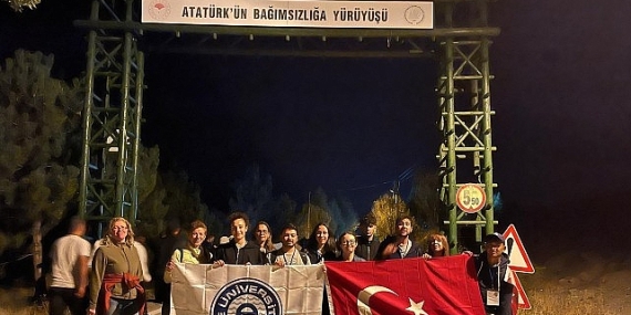 Ege Üniversitesi öğrencileri ‘Kocatepe Zafer Yürüyüşü’ne katıldı