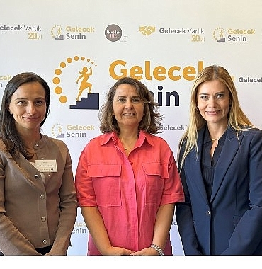 gelecek-varlik-20-yilinda-20-kadinin-hayatina-dokunuyor.jpg