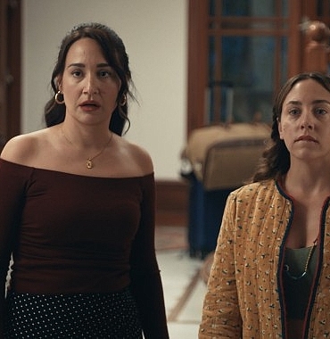 gupse-ozayin-kaleminden-cikan-yeni-netflix-dizisi-platonik-mavi-dolunay-otel-18-eylulde-izleyiciyle-bulusacak.jpg