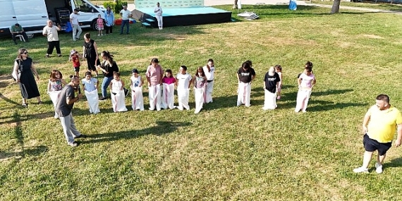 Halat çekme yarışının galibi Kandıralı çocuklar