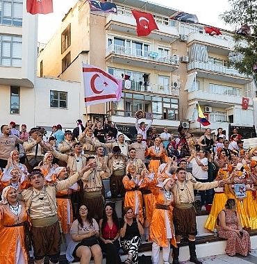 halk-danslari-festivalinden-cosku-dolu-acilis.jpg