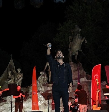 inegol-aydin-sahin-ile-costu.jpg