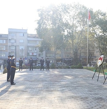 inegolde-zafer-bayrami-coskusu-resmi-torenlerle-basladi.jpg
