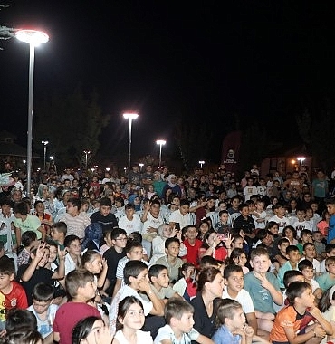 inegollu-cocuklar-karagozle-bulustu.jpg