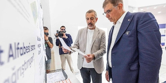 İzmir’in geleceğini anlatan sergi ‘İz’in Peşinde Şehrin İçinde’ açıldı