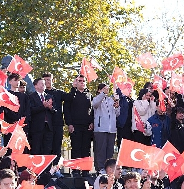 kadikoyde-zafer-bayrami-coskusu.jpg