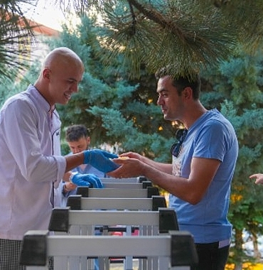 kibar-feyzo-filmi-keciorende-keyifli-bir-aksam-yasatti.jpg