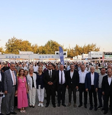olmez-agacin-golgesinde-kitap-7-edremit-kitap-fuari-basladi.jpg