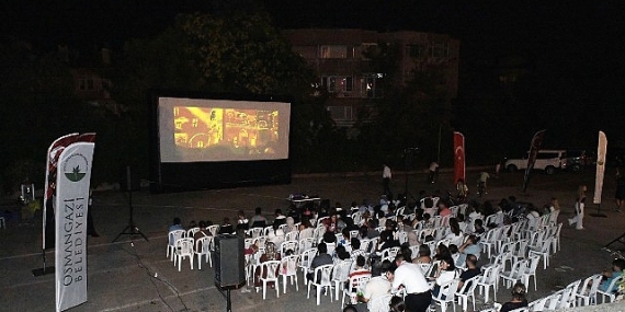 Osmangazi’de yaz akşamları sinema ile şenleniyor
