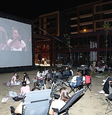 pancar-deposunda-acik-havada-sinema-keyfi.jpg