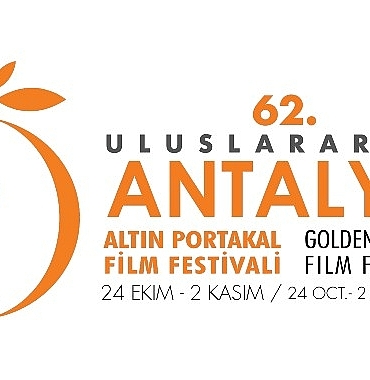 sinema-ogrencileri-altin-portakal-sahnesinde.jpg