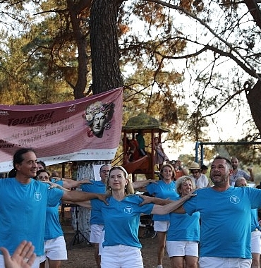 teosfest-2025-orhanli-koy-senligi-ile-sona-erdi.jpg