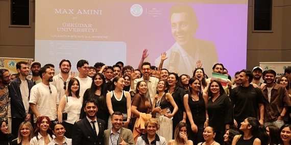 Ünlü komedyen Max Amini, Ebru için fırçayı eline aldı!