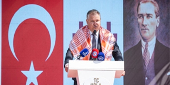 Urla’nın geleneksel bağbozumu şenliği renkli görüntülerle başladı