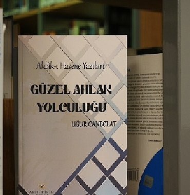 yazar-ugur-canbolattan-manevi-yolculuklara-rehber-iki-yeni-kitap.jpg