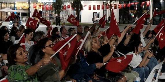Zafer meşalesi Milli İrade Meydanı’nda yakıldı