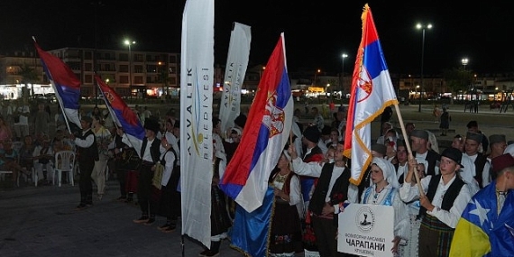 5 ülke, 17 halk dansları ekibi ve 700 dansçıyla festival bu yıl da görkemli geçti