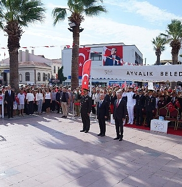 ayvalikin-dusman-isgalinden-kurtulusunun-103-yili-cumhuriyet-meydaninda-duzenlenen-etkinliklerle-coskuyla-kutlandi.jpg