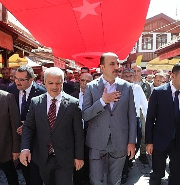 baskan-altay-4-tarihi-bedesten-alisveris-gunlerine-destek-veren-esnafa-ve-ziyaretcilere-tesekkur-etti.jpg