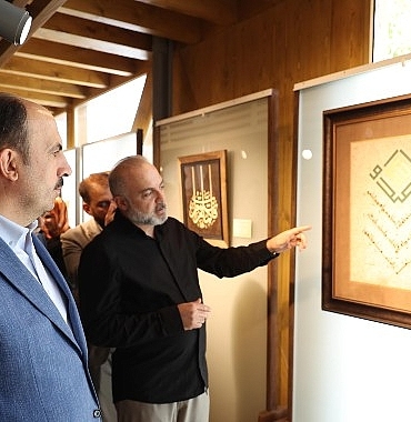 baskan-altay-meydan-evlerinde-sergileri-ve-esnaflari-ziyaret-etti.jpg