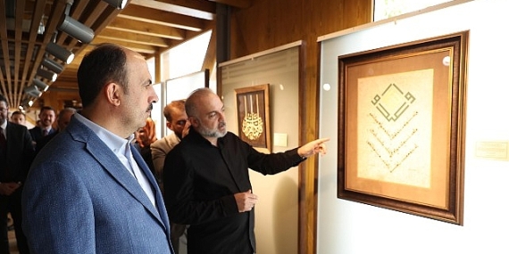 Başkan Altay Meydan Evleri’nde Sergileri ve Esnafları Ziyaret Etti