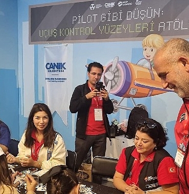 baskan-ibrahim-sandikci-teknofest-istanbulda-genclerle-bulustu.jpg