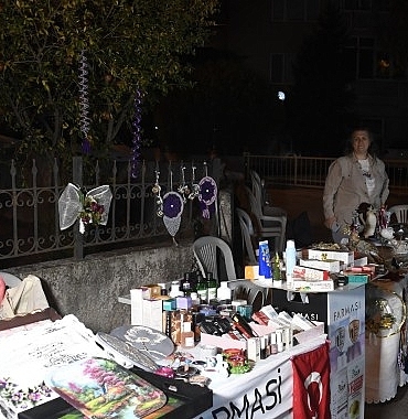 bu-sokakta-eglence-ve-alisveris-bir-arada.jpg
