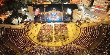 cesme-festivalinde-ilk-gun-coskusu.jpg