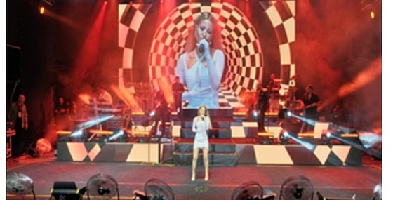 Çim Konserleri sahnesi Derya Uluğ’u ağırladı