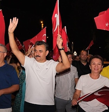 dikili-ve-candarlida-kurtulus-coskusu.jpg