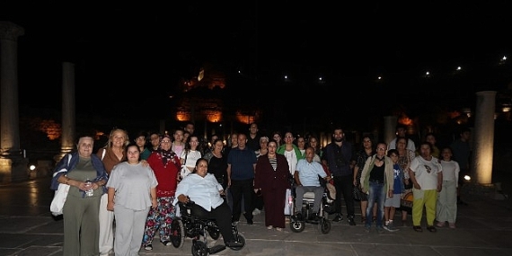 Efes Selçuk Belediyesi’nden Engelsiz Bireylere Efes’te Gece Yolculuğu